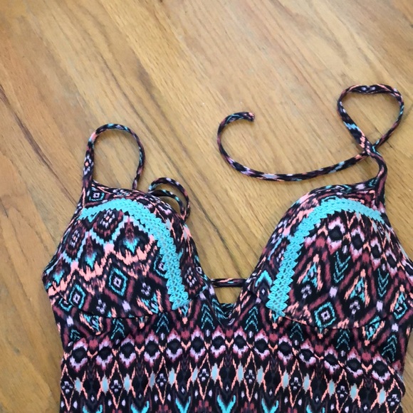 Shade & Shore One Piece Bathing Suit - Picture 4 of 13